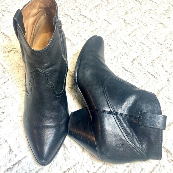 Frye Reina Western Black Leather Ankle Boots With Almond Pointed Toe 
Size 9.5 - Picture 1 of 11
